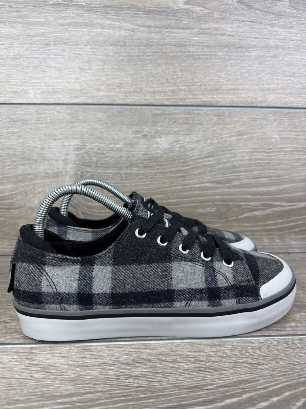 Keen Elsa III Plaid Gray Black Felt Women’s Sz 8.5 Low Top Lace Up Sneakers